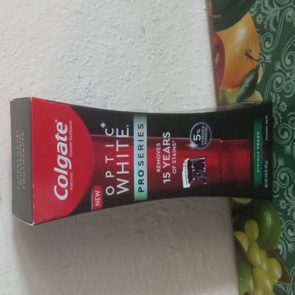 Optic white Colgate